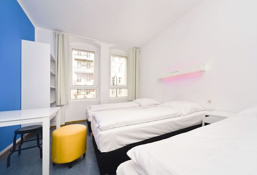 اتاق استاندارد سه تخته با سرویس بهداشتی مشترک, Old Town Hostel