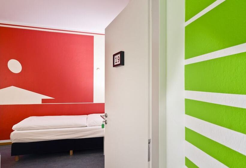 اتاق استاندارد سه تخته با سرویس بهداشتی مشترک, Old Town Hostel