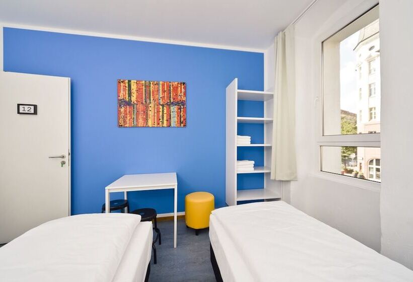 اتاق استاندارد سه تخته با سرویس بهداشتی مشترک, Old Town Hostel