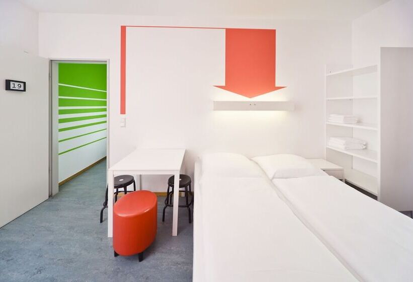 اتاق استاندارد سه تخته با سرویس بهداشتی مشترک, Old Town Hostel