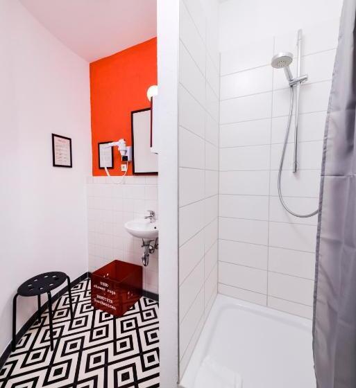 اتاق استاندارد یک تخته با سرویس بهداشتی مشترک, Old Town Hostel