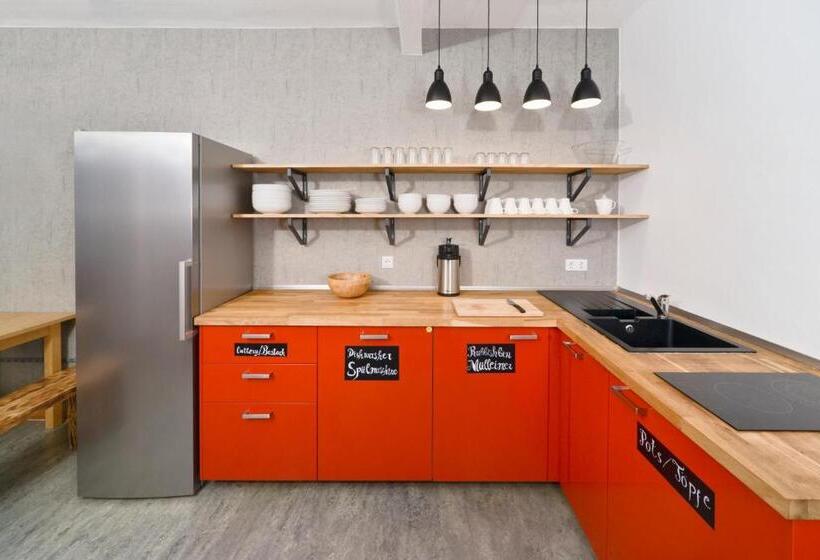 اتاق استاندارد با سرویس بهداشتی مشترک, Old Town Hostel