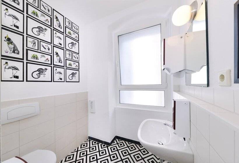 اتاق استاندارد با سرویس بهداشتی مشترک, Old Town Hostel