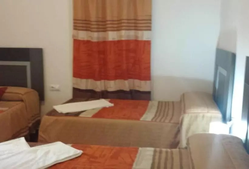 اتاق استاندارد چهار تخته, Pension Gran Plaza
