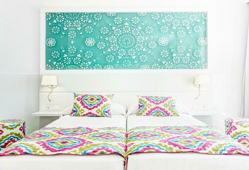 غرفة قياسية إطلالة جانبية علي البحر, Grupotel Ibiza Beach Resort - Adults Only