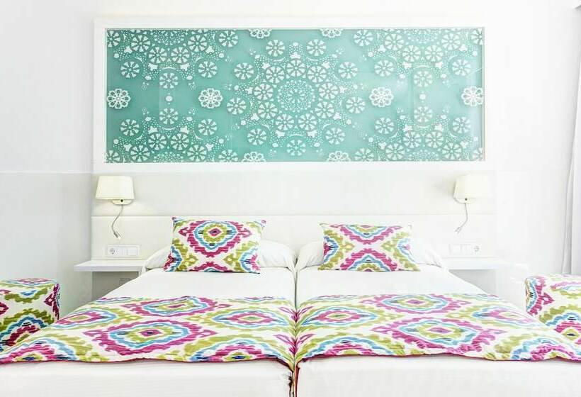 סוויטת ג'וניור פרמים נוף לים, Grupotel Ibiza Beach Resort - Adults Only