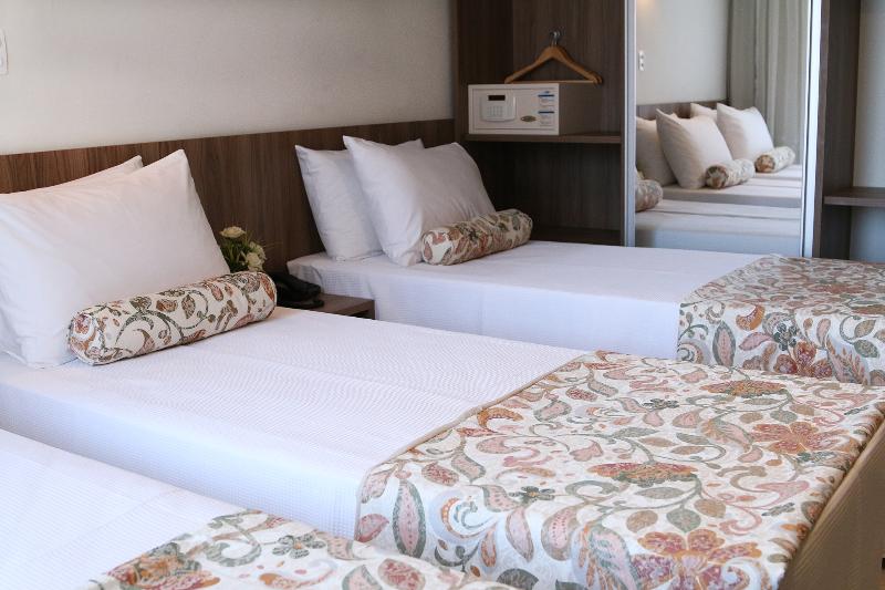 חדר סטנדרט לשלושה, Bessa Beach