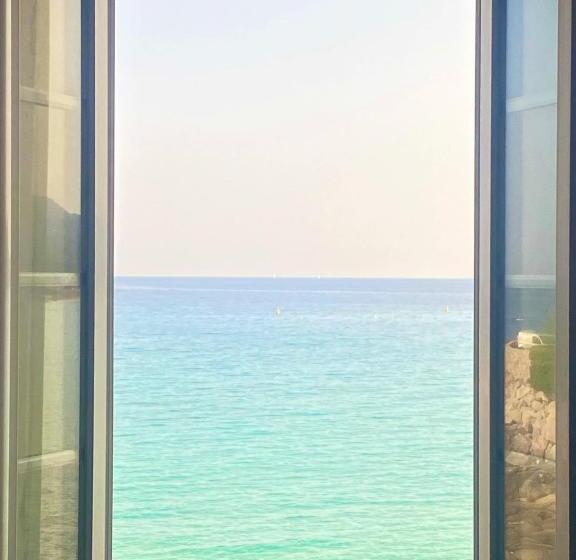 オーシャンビュースタンダードルーム, De La Plage Santa Vittoria