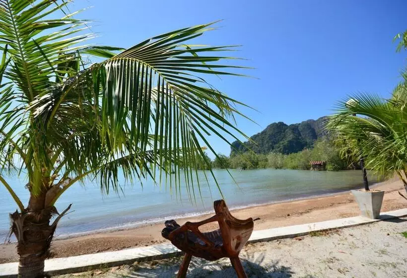 Cottage Pool View, Diamond Beach Resort