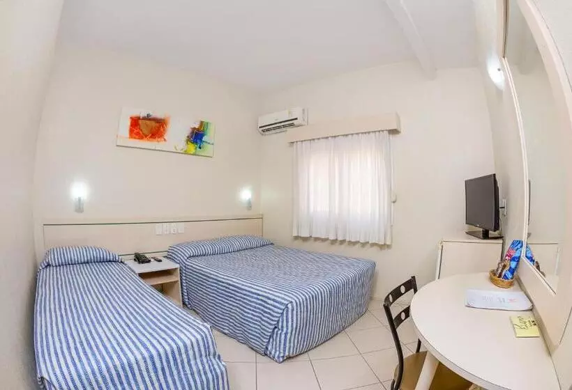 デラックストリプルルーム, Express Canoas