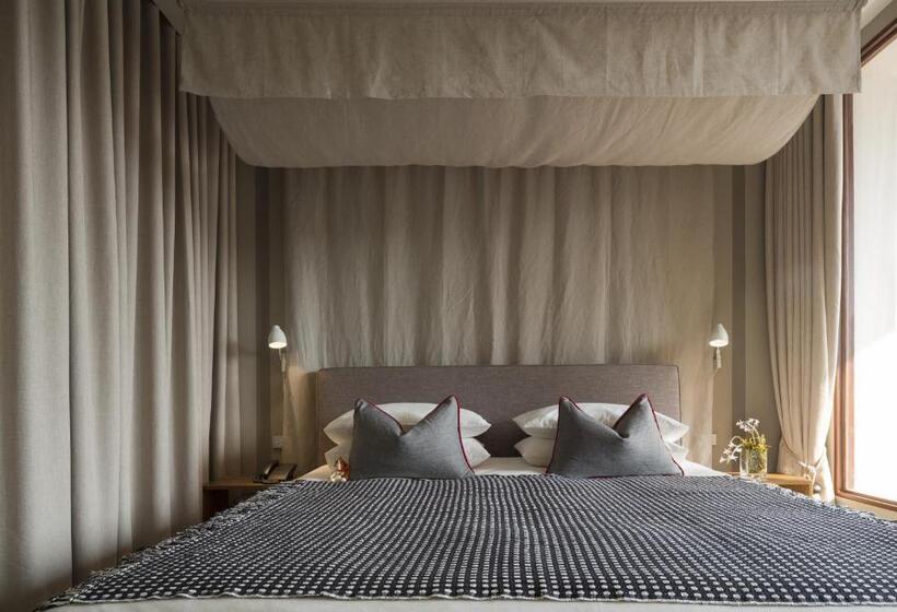 غرفة سوبيريور مطلّة علي النهر, Sala Lanna Chiang Mai