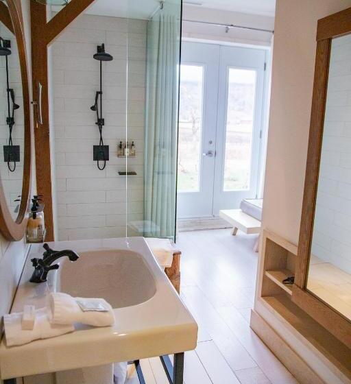 غرفة كلاسيكية سرير ملكى, & Spa Le Germain Charlevoix