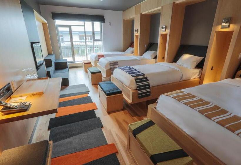 سرير فى غرفة مشتركه, & Spa Le Germain Charlevoix