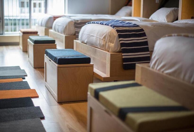 سرير فى غرفة مشتركه, & Spa Le Germain Charlevoix