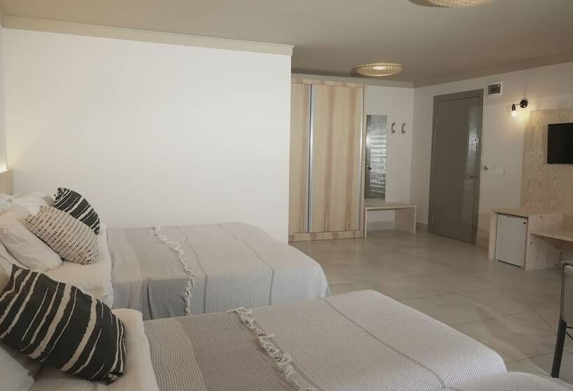 חדר סטנדרט לארבעה, Sun Hotel By En Vie Beach