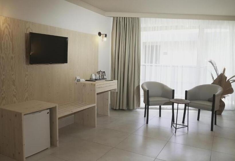 חדר סטנדרט לארבעה, Sun Hotel By En Vie Beach