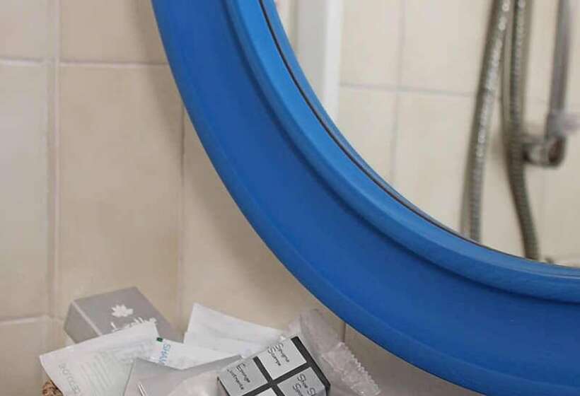 اتاق استاندارد سه نفره, T