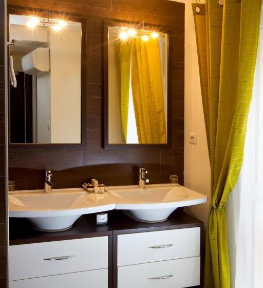 Номер Superior, The Originals Boutique, Hôtel De La Paix, Beaune