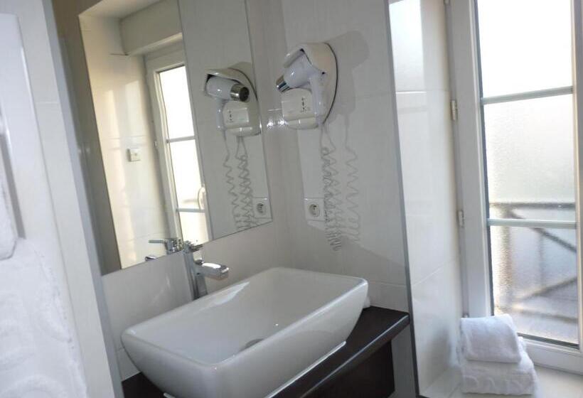 Трехместный Номер Deluxe, The Originals Boutique, Hôtel De La Paix, Beaune