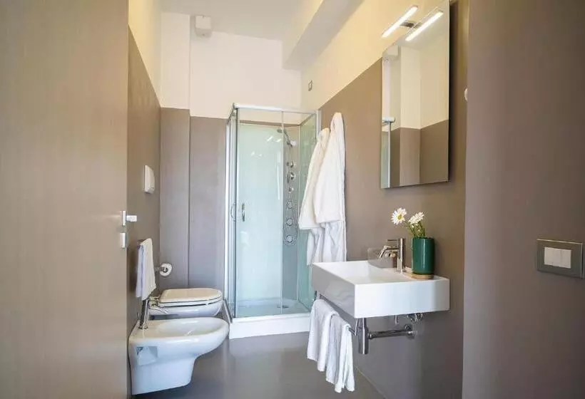 اتاق استاندارد سه نفره, Enny Camere