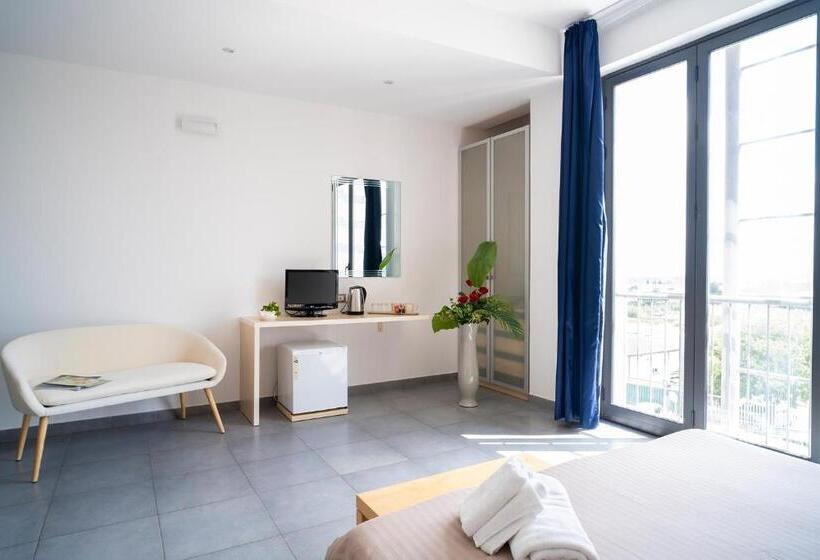 スタンダードトリプルルーム, Enny Camere