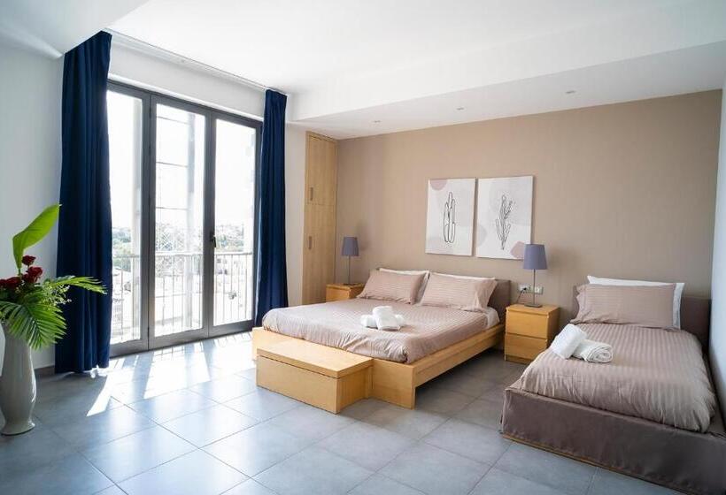 スタンダードトリプルルーム, Enny Camere