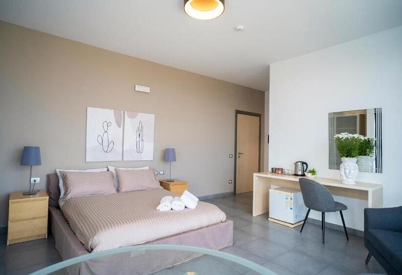 标准间, Enny Camere