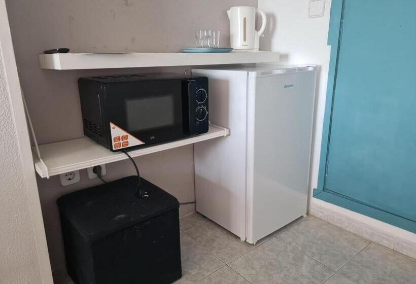 غرفة عائلية مطلّة علي البحر, Amena Mar