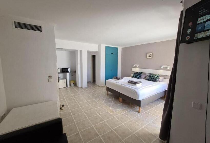 패밀리 룸, Amena Mar