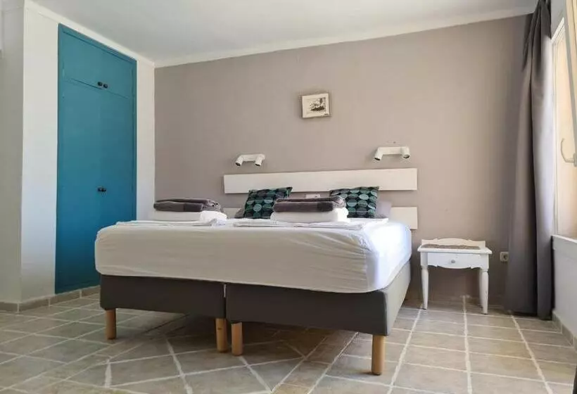 Camera Familiare, Amena Mar