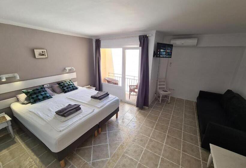 패밀리 룸, Amena Mar