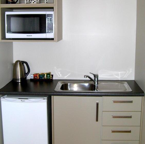 スタンダードスタジオ, 10 Cottages