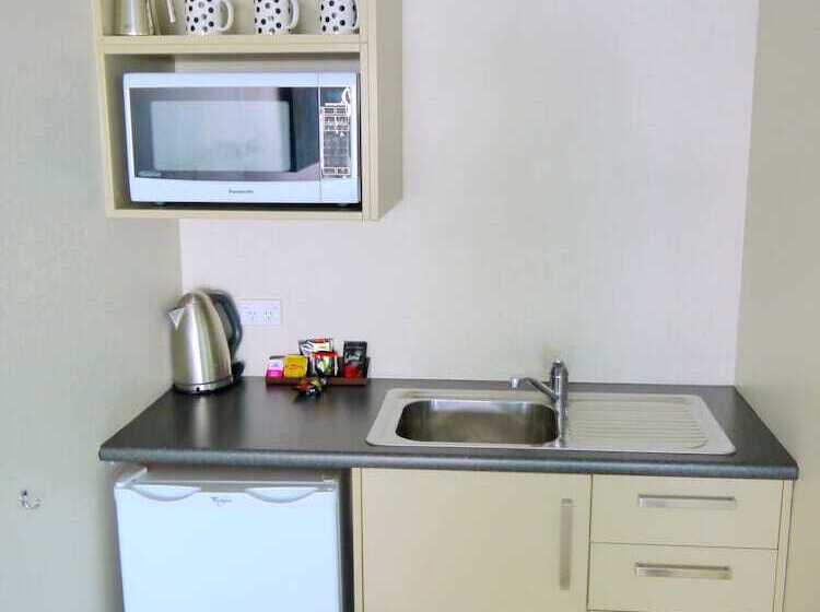 スタンダードスタジオ, 10 Cottages