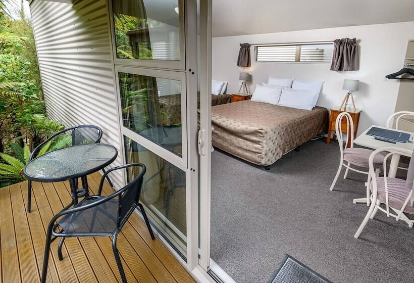 スタンダードスタジオ, 10 Cottages