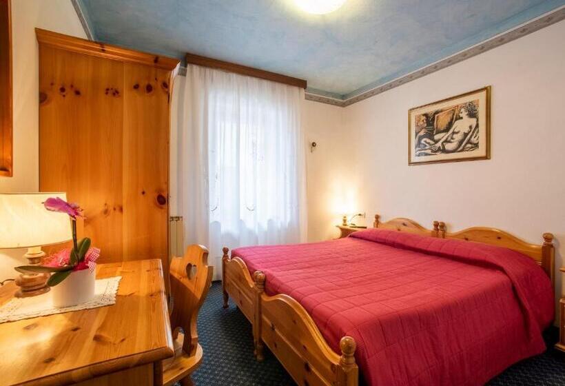 غرفة قياسية, Adriana