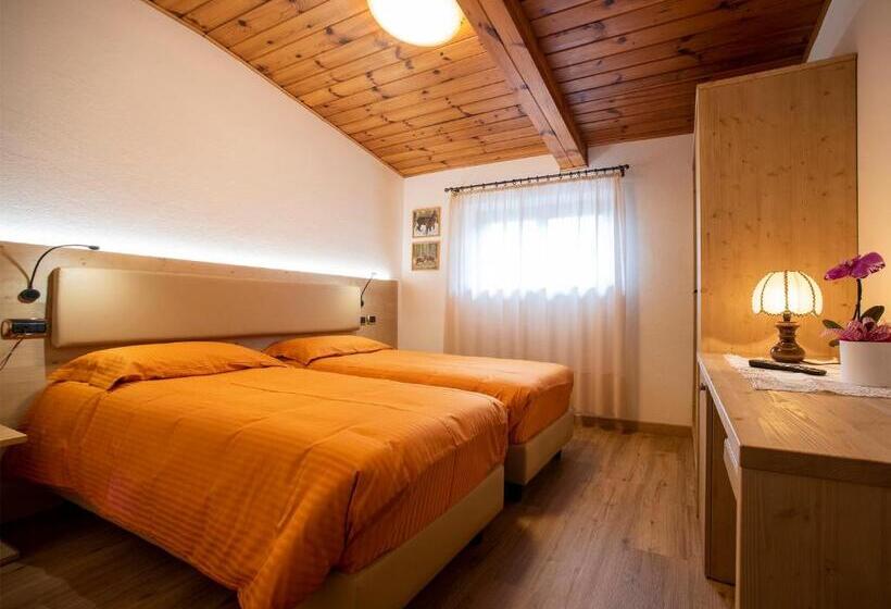 غرفة قياسية ثلاثية, Adriana