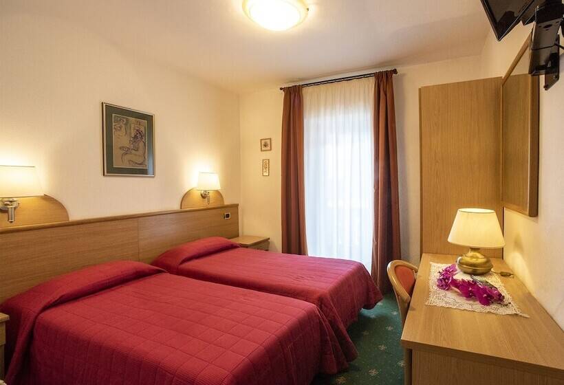 غرفة قياسية, Adriana