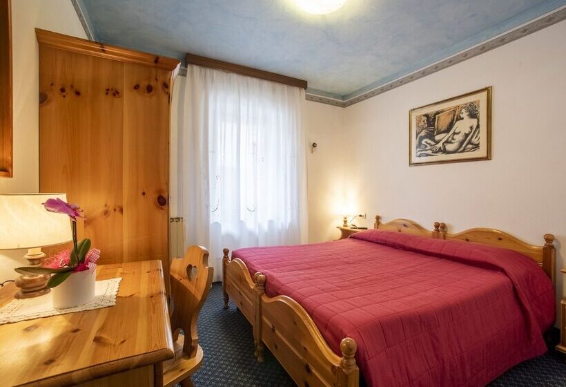 غرفة قياسية, Adriana