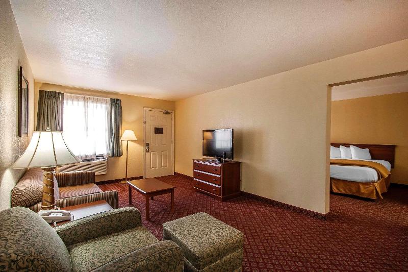 غرفة قياسية, Adriana