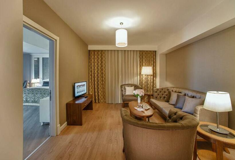 سوئیت اجرایی با چشم‌انداز دریا, Aska Lara Resort & Spa