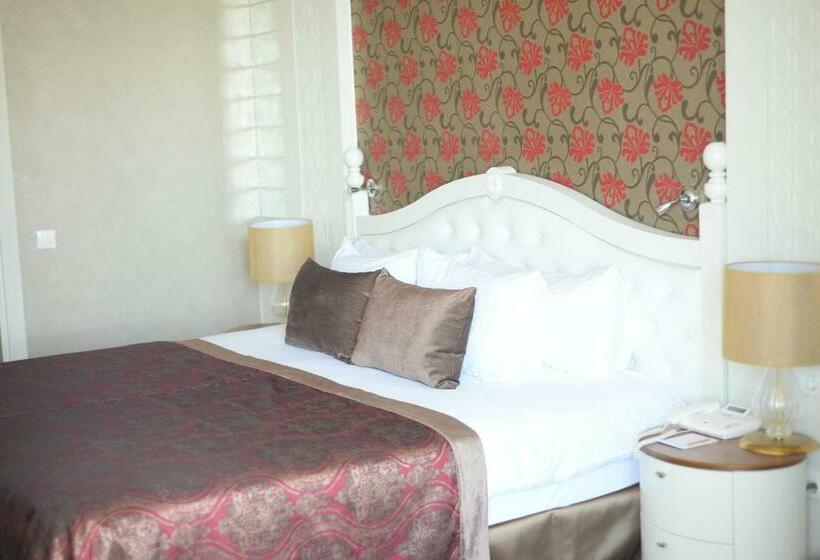 سوئیت اجرایی با چشم‌انداز دریا, Aska Lara Resort & Spa
