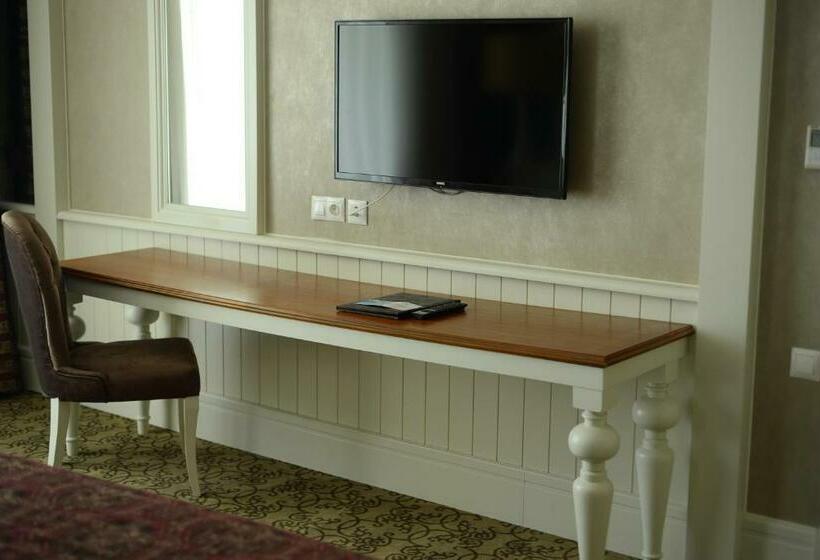 سوئیت اجرایی با چشم‌انداز دریا, Aska Lara Resort & Spa