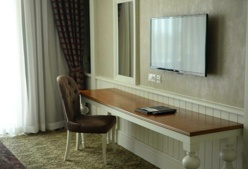 سوئیت اجرایی با چشم‌انداز دریا, Aska Lara Resort & Spa