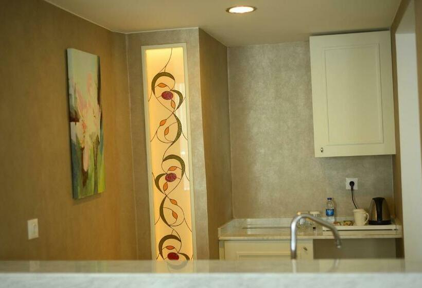 سوئیت اجرایی با چشم‌انداز دریا, Aska Lara Resort & Spa