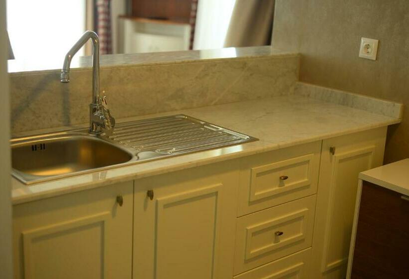 سوئیت اجرایی با چشم‌انداز دریا, Aska Lara Resort & Spa