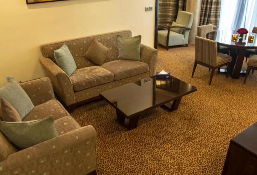 سوئیت رویال, Ayass