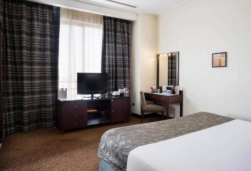 اتاق پرمیوم, Ayass