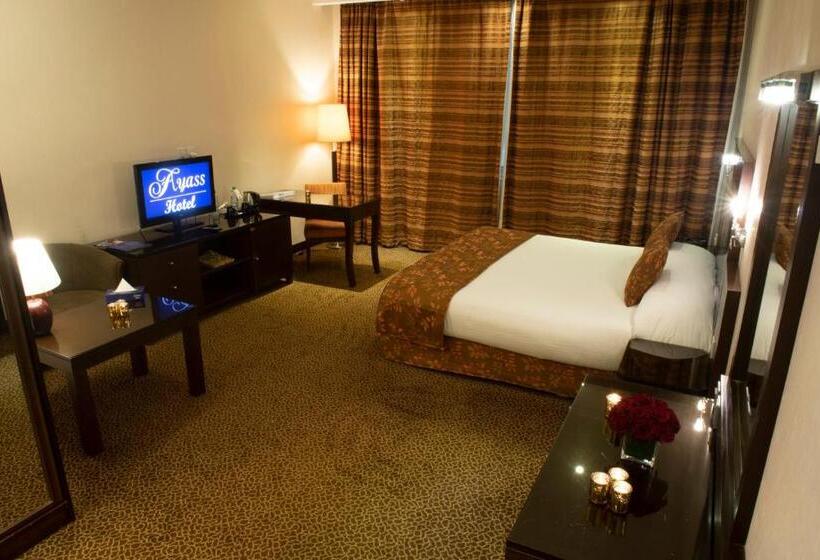 اتاق پرمیوم, Ayass