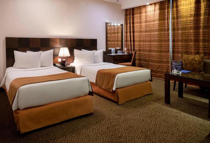 اتاق پرمیوم, Ayass