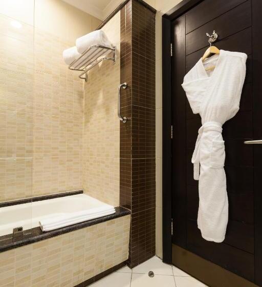 اتاق پرمیوم, Ayass